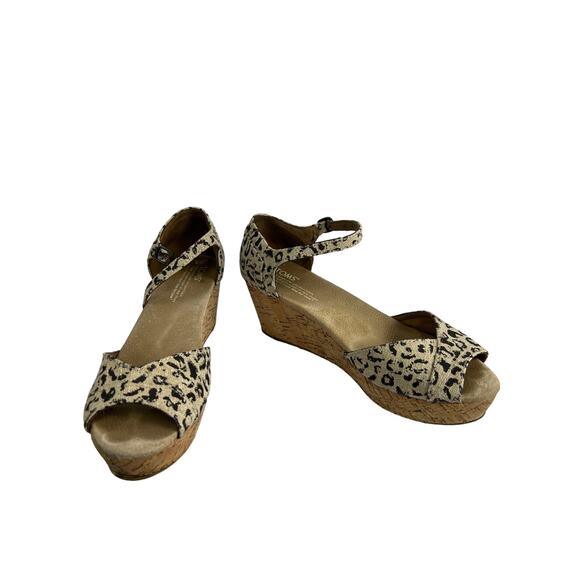 TOMS Cheetah Print Buckle Strappy Wedge Open-Toe Cork Sandals Size 8 Mob Wives - Picture 1 of 8